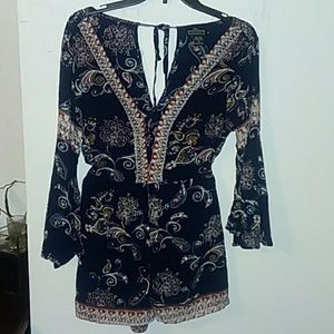 Adorable deep v-neck, navy romper size Small